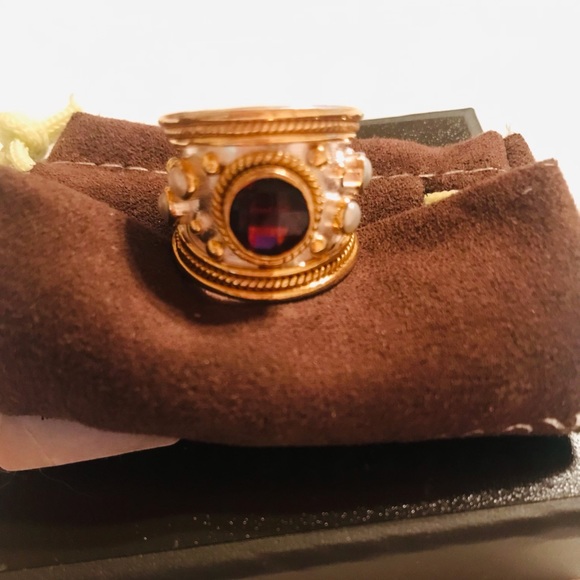 THIS REGAL EYE CATCHING GARNET AND PEARL RING - Picture 4 of 9